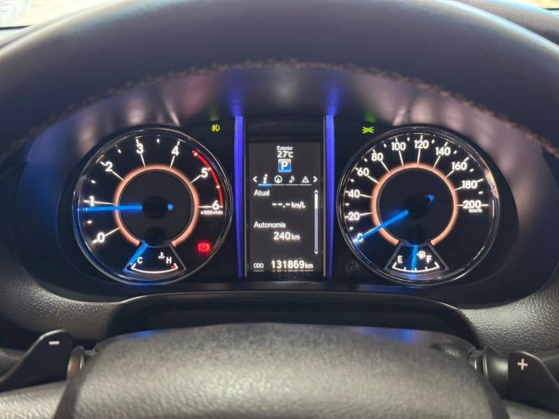 TOYOTA - HILUX SW4 - 2016/2016 - Prata - R$ 206.000,00