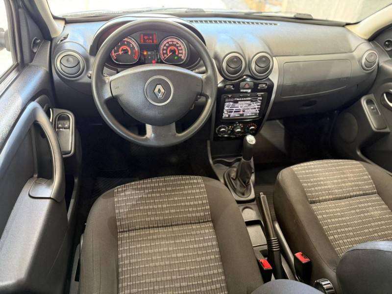 RENAULT - SANDERO - 2013/2014 - Prata - R$ 36.500,00