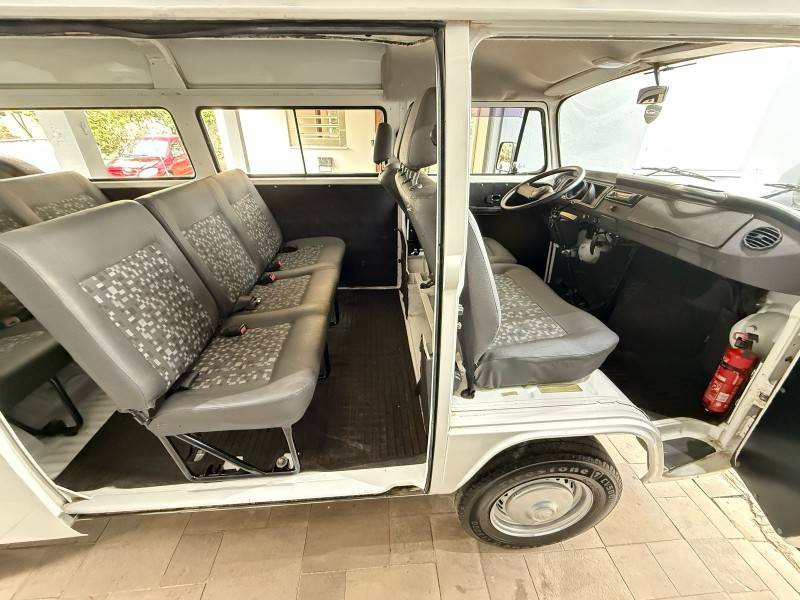 VOLKSWAGEN - KOMBI - 2013/2014 - Branca - R$ 55.000,00