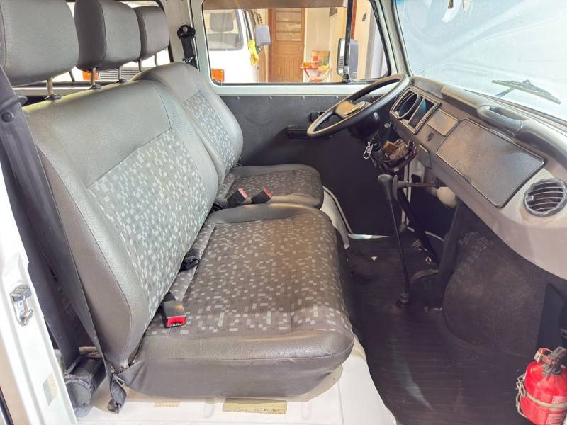 VOLKSWAGEN - KOMBI - 2012/2012 - Branca - R$ 53.000,00