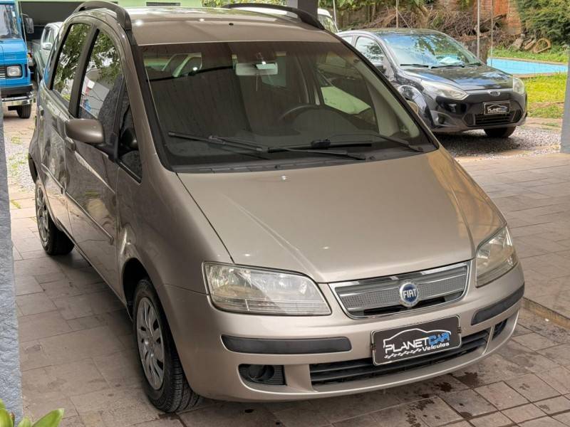 FIAT - IDEA - 2006/2007 - Bege - R$ 24.500,00