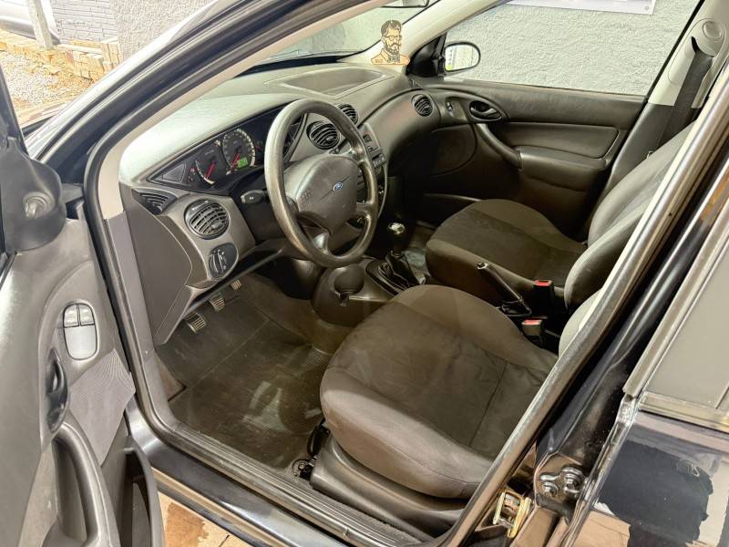 FORD - FOCUS - 2008/2009 - Preta - R$ 28.900,00