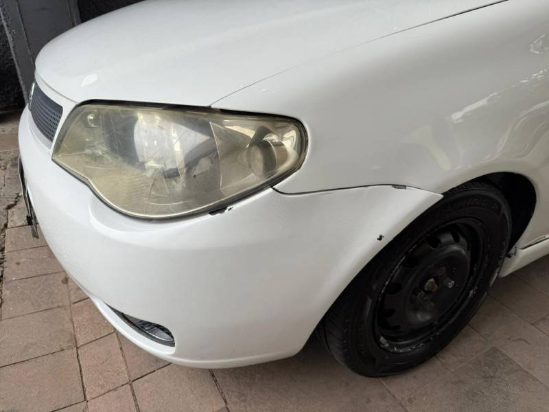 FIAT - PALIO - 2005/2006 - Branca - R$ 24.000,00