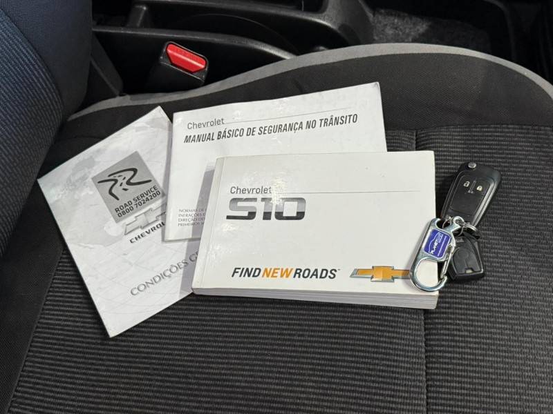 CHEVROLET - S10 - 2016/2017 - Branca - R$ 110.000,00