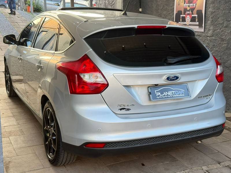 FORD - FOCUS - 2015/2015 - Prata - R$ 62.900,00