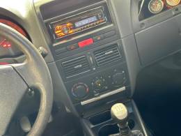 FIAT - PALIO - 2005/2006 - Branca - R$ 24.000,00