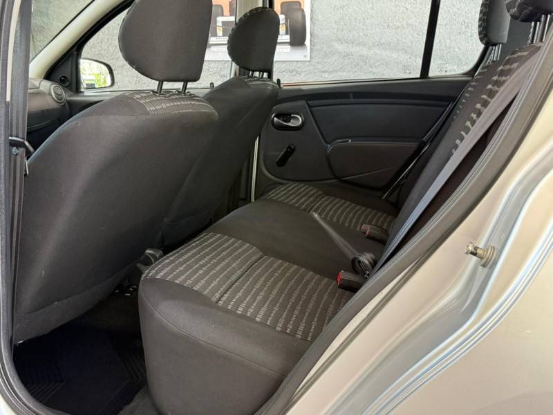 RENAULT - SANDERO - 2013/2014 - Prata - R$ 36.500,00