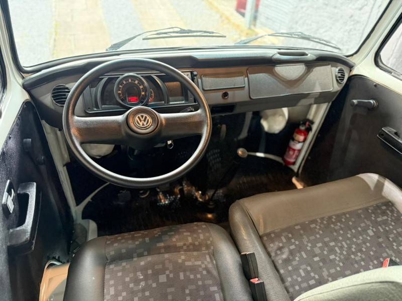 VOLKSWAGEN - KOMBI - 2013/2014 - Branca - R$ 55.000,00