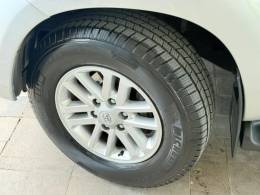 TOYOTA - HILUX SW4 - 2012/2012 - Prata - R$ 104.900,00