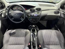 FORD - FOCUS - 2003/2004 - Branca - R$ 24.000,00