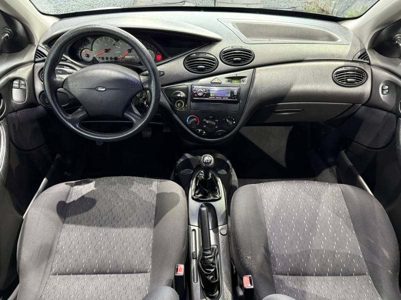 FORD - FOCUS - 2003/2004 - Branca - R$ 24.000,00