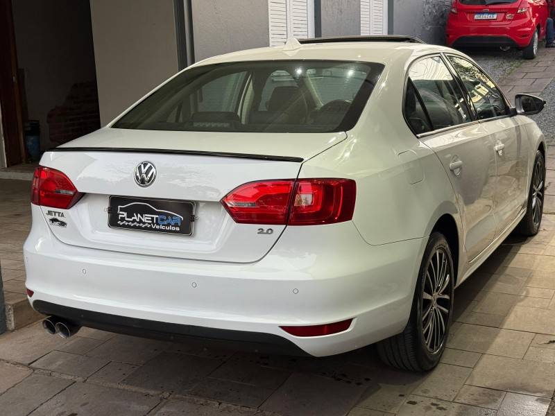 VOLKSWAGEN - JETTA - 2012/2013 - Branca - R$ 69.900,00