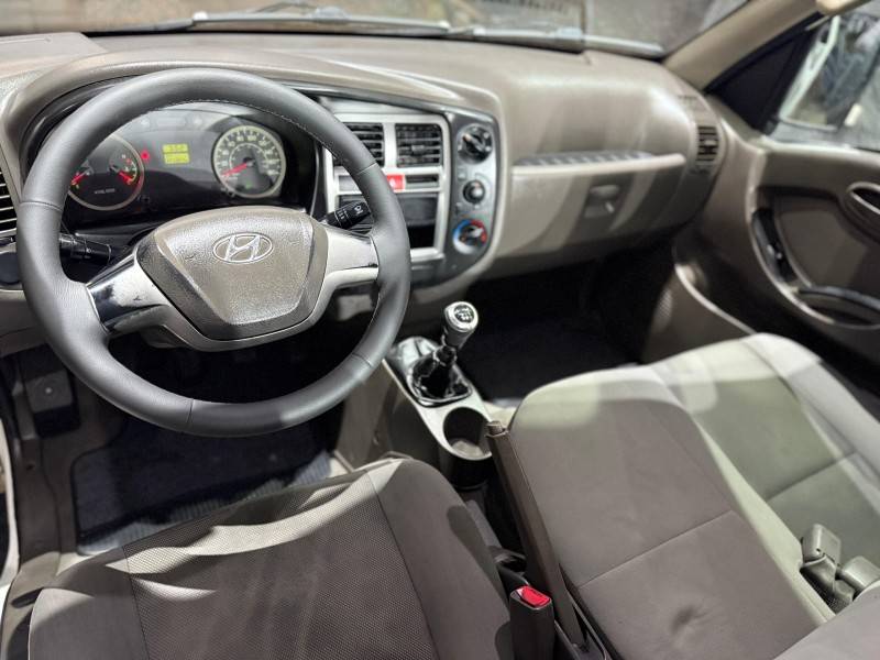 HYUNDAI - HR - 2013/2014 - Branca - R$ 93.000,00