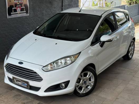 FORD - FIESTA - 2015/2016 - Branca - R$ 49.900,00