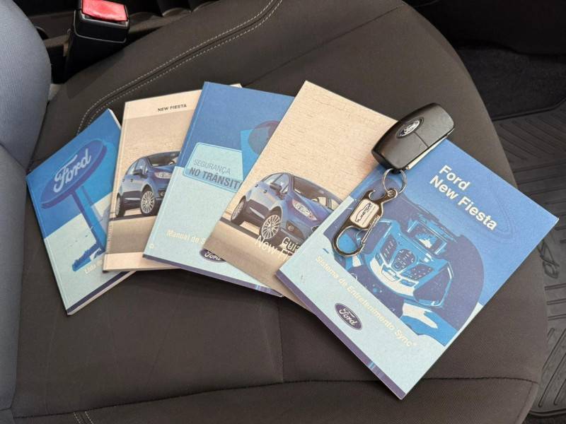 FORD - FIESTA - 2015/2016 - Branca - R$ 49.900,00