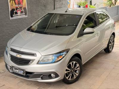CHEVROLET - ONIX - 2015/2015 - Prata - R$ 52.900,00