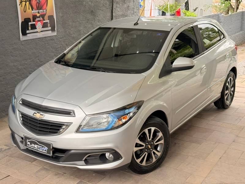 CHEVROLET - ONIX - 2015/2015 - Prata - R$ 52.900,00