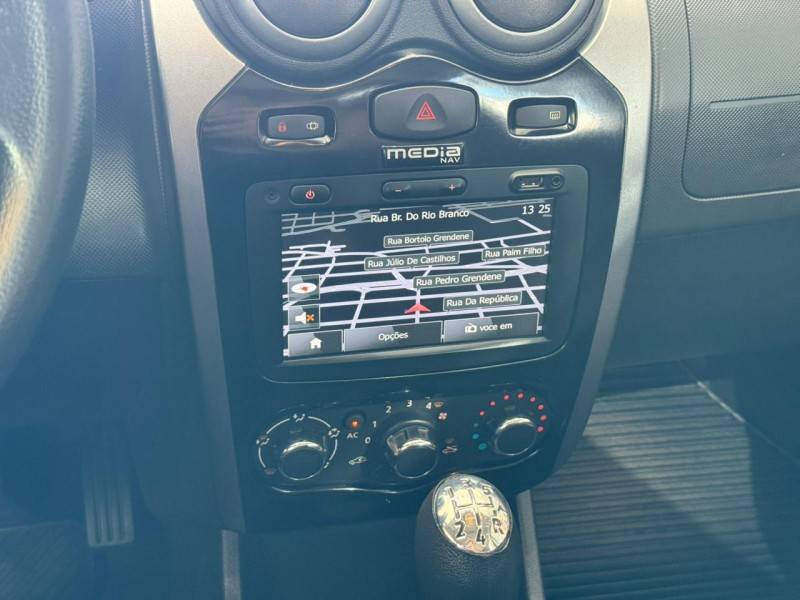 RENAULT - SANDERO - 2013/2014 - Prata - R$ 36.500,00