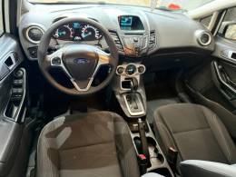 FORD - FIESTA - 2015/2016 - Branca - R$ 49.900,00