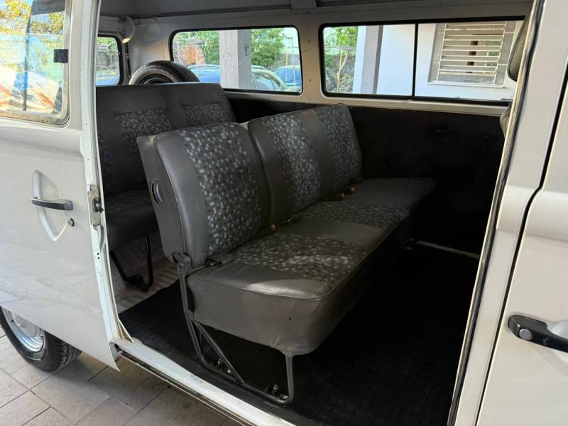 VOLKSWAGEN - KOMBI - 2006/2007 - Branca - R$ 40.000,00