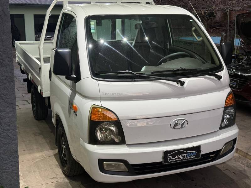 HYUNDAI - HR - 2013/2014 - Branca - R$ 93.000,00