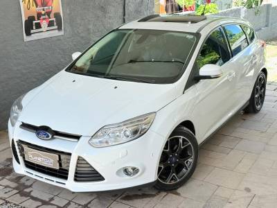 FORD - FOCUS - 2014/2015 - Branca - R$ 62.000,00