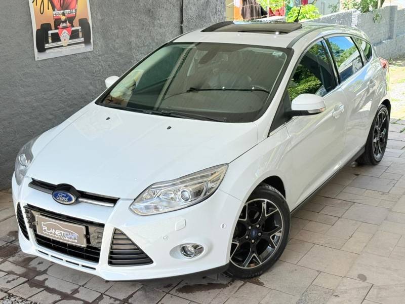 FORD - FOCUS - 2014/2015 - Branca - R$ 62.000,00