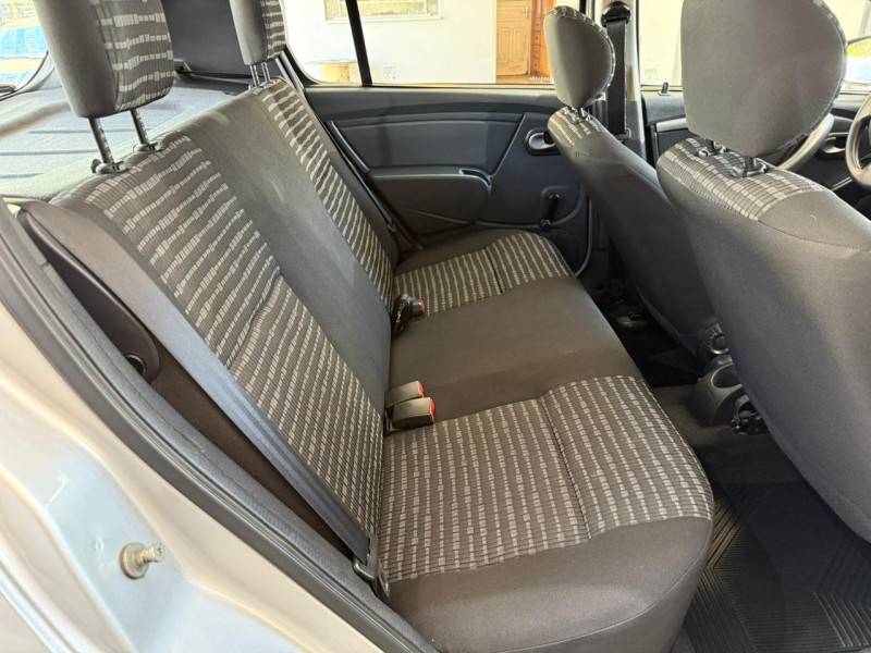 RENAULT - SANDERO - 2013/2014 - Prata - R$ 36.500,00