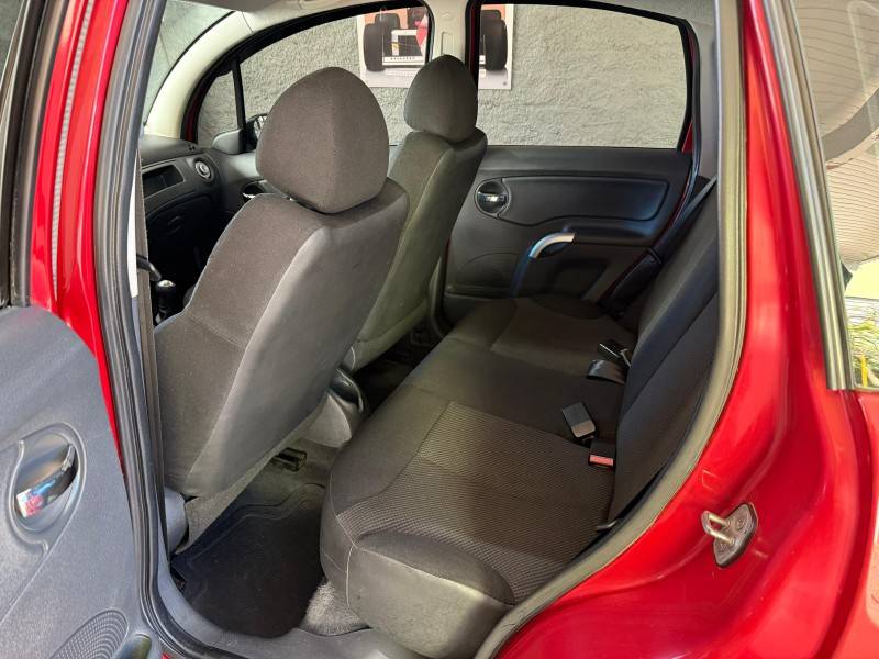 CITROËN - C3 - 2010/2011 - Vermelha - R$ 26.000,00