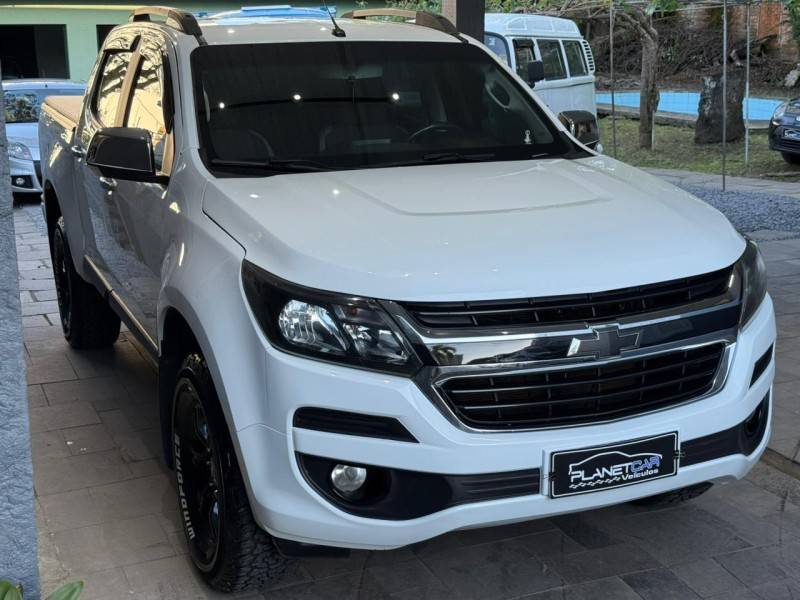 CHEVROLET - S10 - 2016/2017 - Branca - R$ 110.000,00