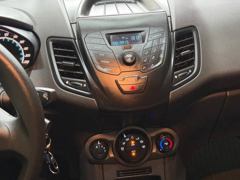 FORD - FIESTA - 2015/2015 - Branca - R$ 43.900,00