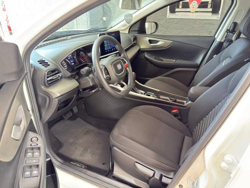 FIAT - FASTBACK - 2023/2024 - Branca - R$ 108.000,00