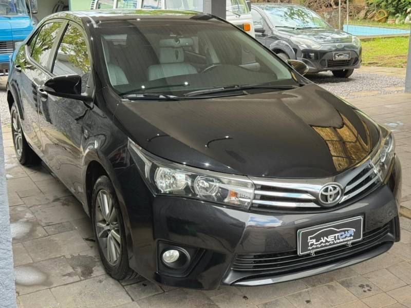 TOYOTA - COROLLA - 2014/2015 - Preta - R$ 85.900,00