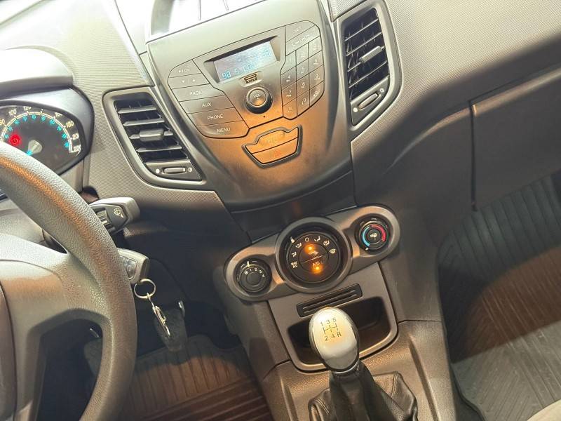 FORD - FIESTA - 2013/2014 - Vermelha - R$ 42.900,00