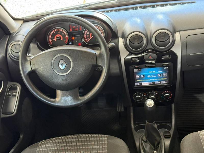 RENAULT - SANDERO - 2013/2014 - Prata - R$ 36.500,00