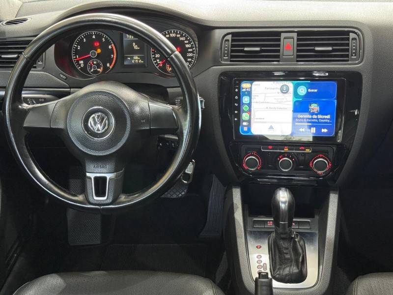VOLKSWAGEN - JETTA - 2011/2012 - Prata - R$ 59.900,00