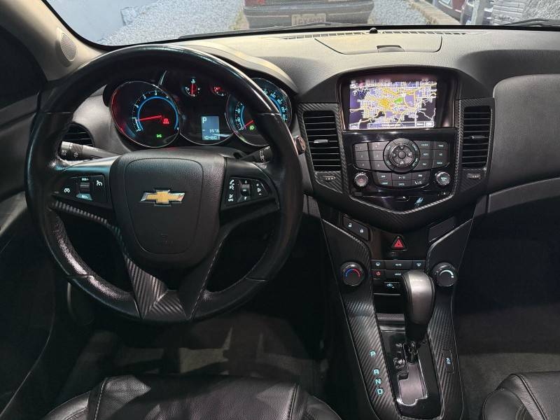 CHEVROLET - CRUZE - 2013/2014 - Preta - R$ 72.000,00