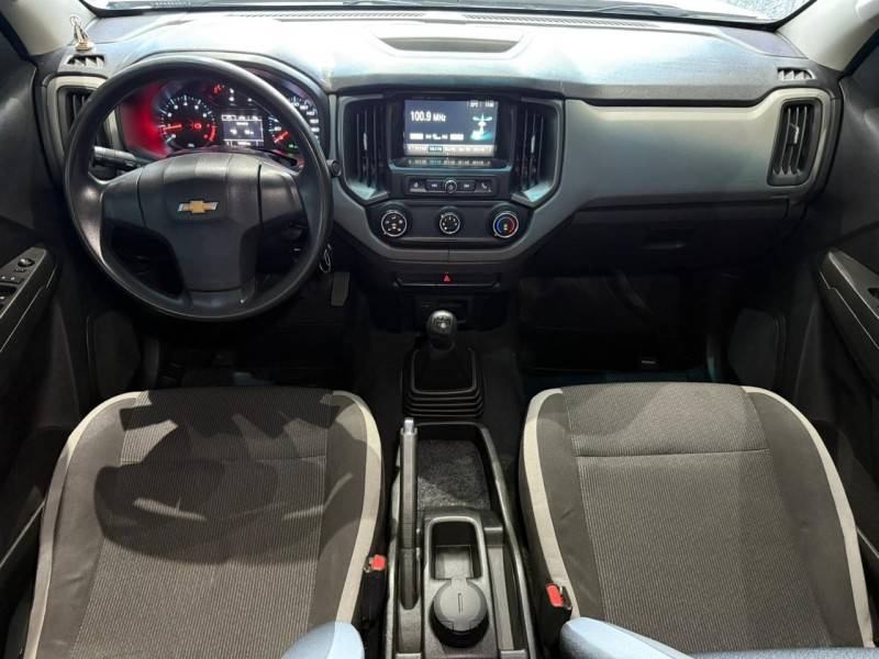 CHEVROLET - S10 - 2016/2017 - Branca - R$ 110.000,00