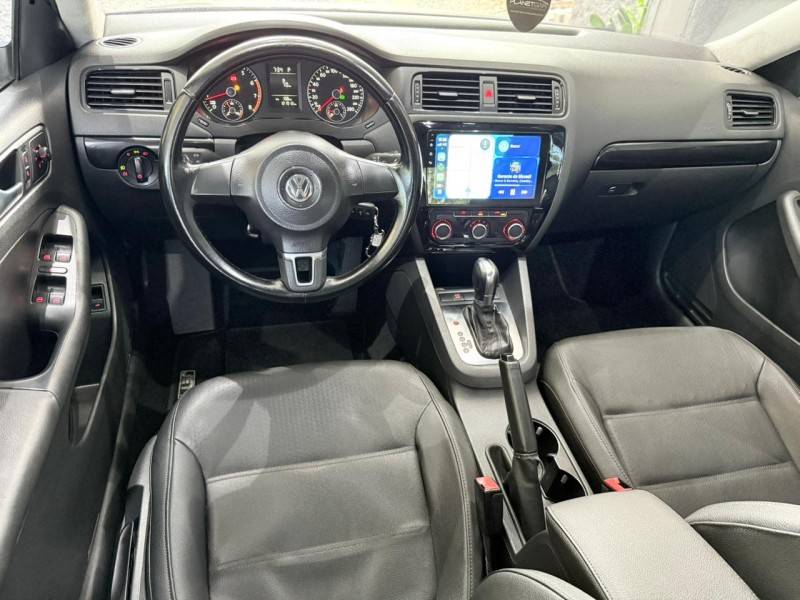 VOLKSWAGEN - JETTA - 2011/2012 - Prata - R$ 59.900,00