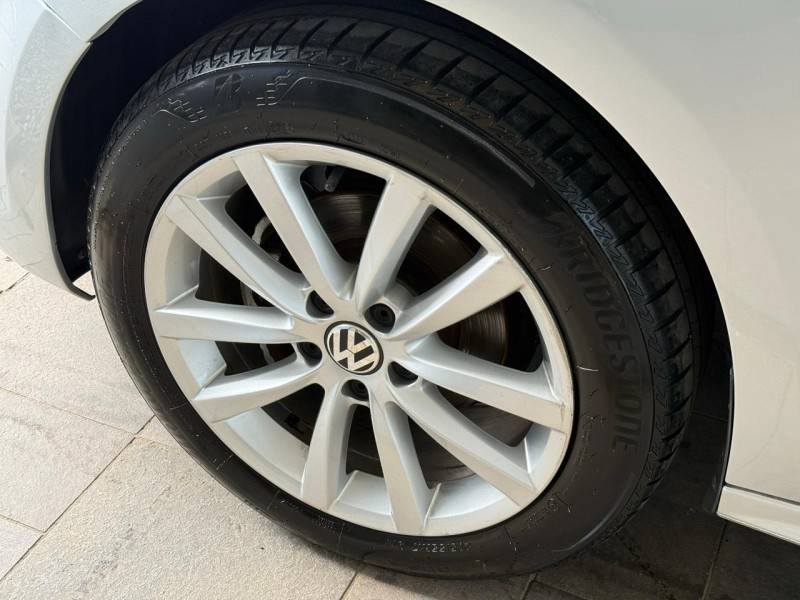 VOLKSWAGEN - JETTA - 2011/2012 - Prata - R$ 59.900,00