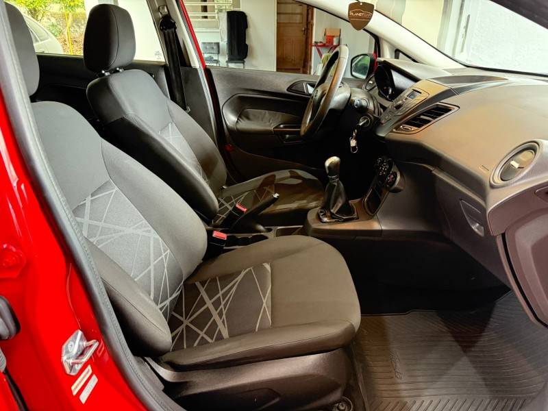 FORD - FIESTA - 2013/2014 - Vermelha - R$ 42.900,00