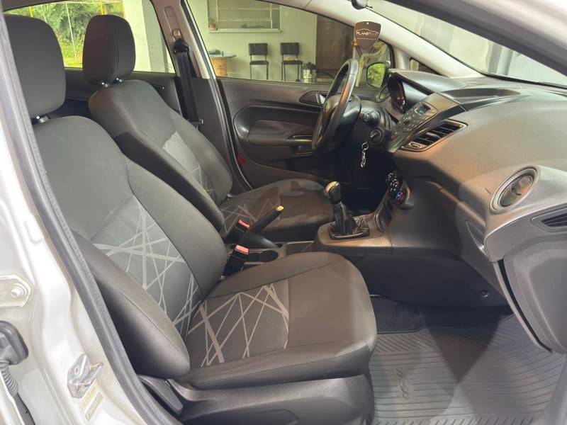 FORD - FIESTA - 2015/2015 - Branca - R$ 43.900,00