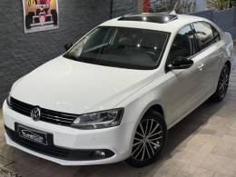 VOLKSWAGEN - JETTA - 2012/2013 - Branca - R$ 69.900,00