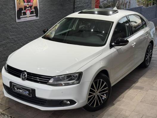 VOLKSWAGEN - JETTA - 2012/2013 - Branca - R$ 69.900,00