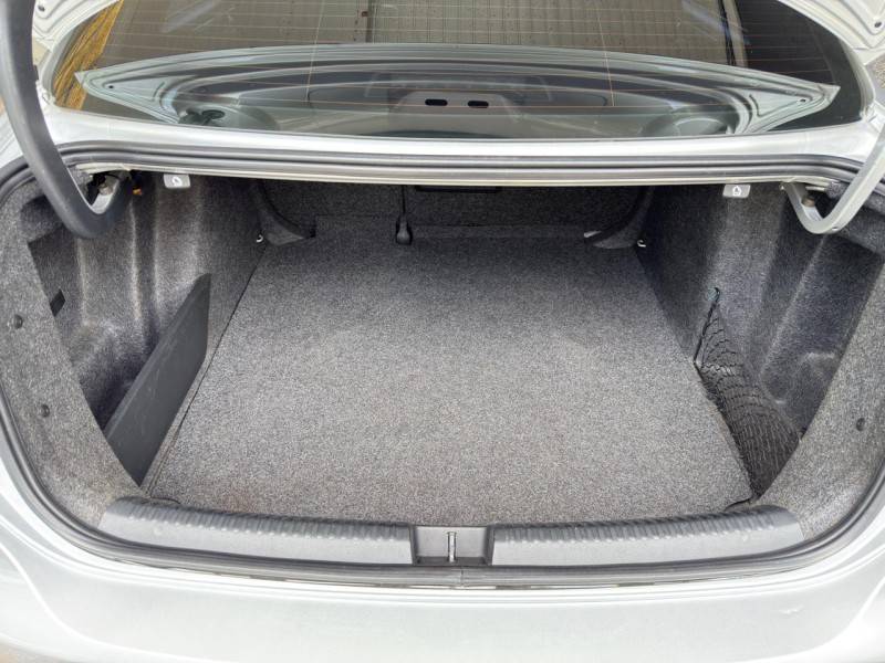 VOLKSWAGEN - JETTA - 2011/2012 - Prata - R$ 59.900,00