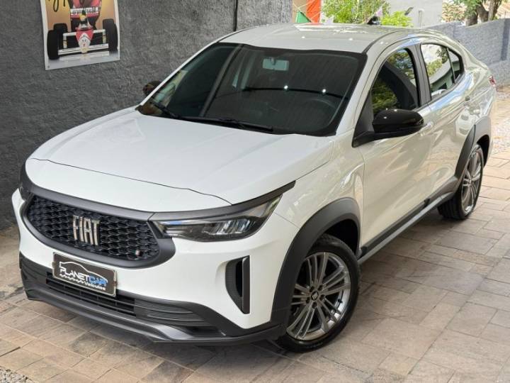 FIAT - FASTBACK - 2023/2024 - Branca - R$ 108.000,00