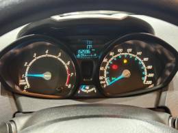 FORD - FIESTA - 2014/2015 - Vermelha - R$ 45.900,00