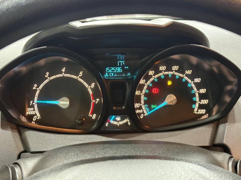 FORD - FIESTA - 2014/2015 - Vermelha - R$ 45.900,00