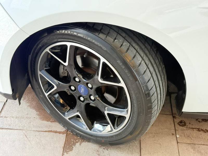 FORD - FOCUS - 2014/2015 - Branca - R$ 62.000,00