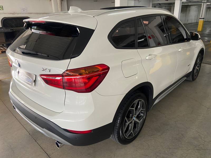 BMW - X1 - 2017/2018 - Branca - R$ 137.000,00
